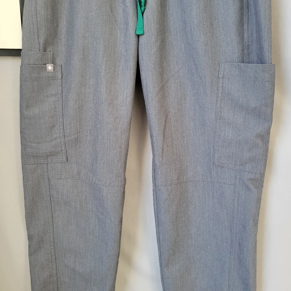 Figs Men's Axim Cargo Technical Collection Scrub Pants Gray Green S Short